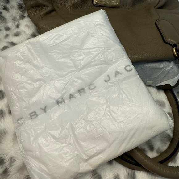 Marc Jacobs Q Fran Puma Taupe Italian Leather LG Shoulder Tote Bag - Picture 8 of 14